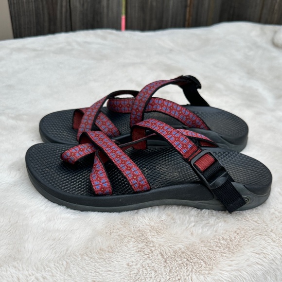 Chaco Size 9 Strappy Slip on Sandals - Picture 1 of 7